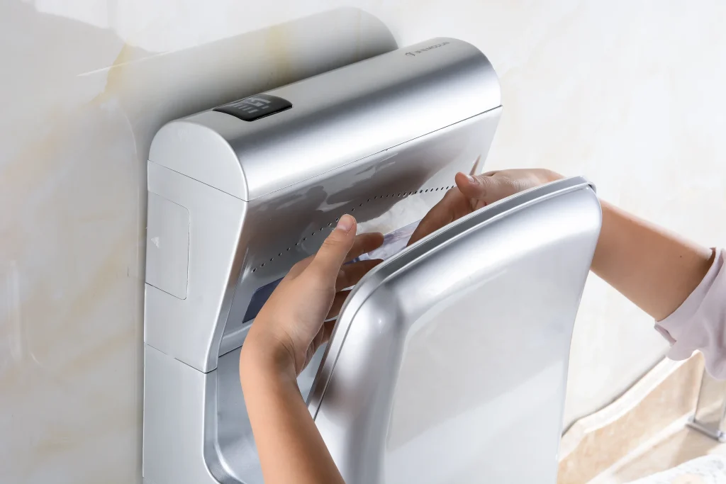 Топ популярных моделей электросушилок для рук